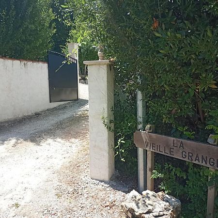 La Vieille Grange - Saint-Privat-Des-Pres Bed and Breakfast Exteriör bild