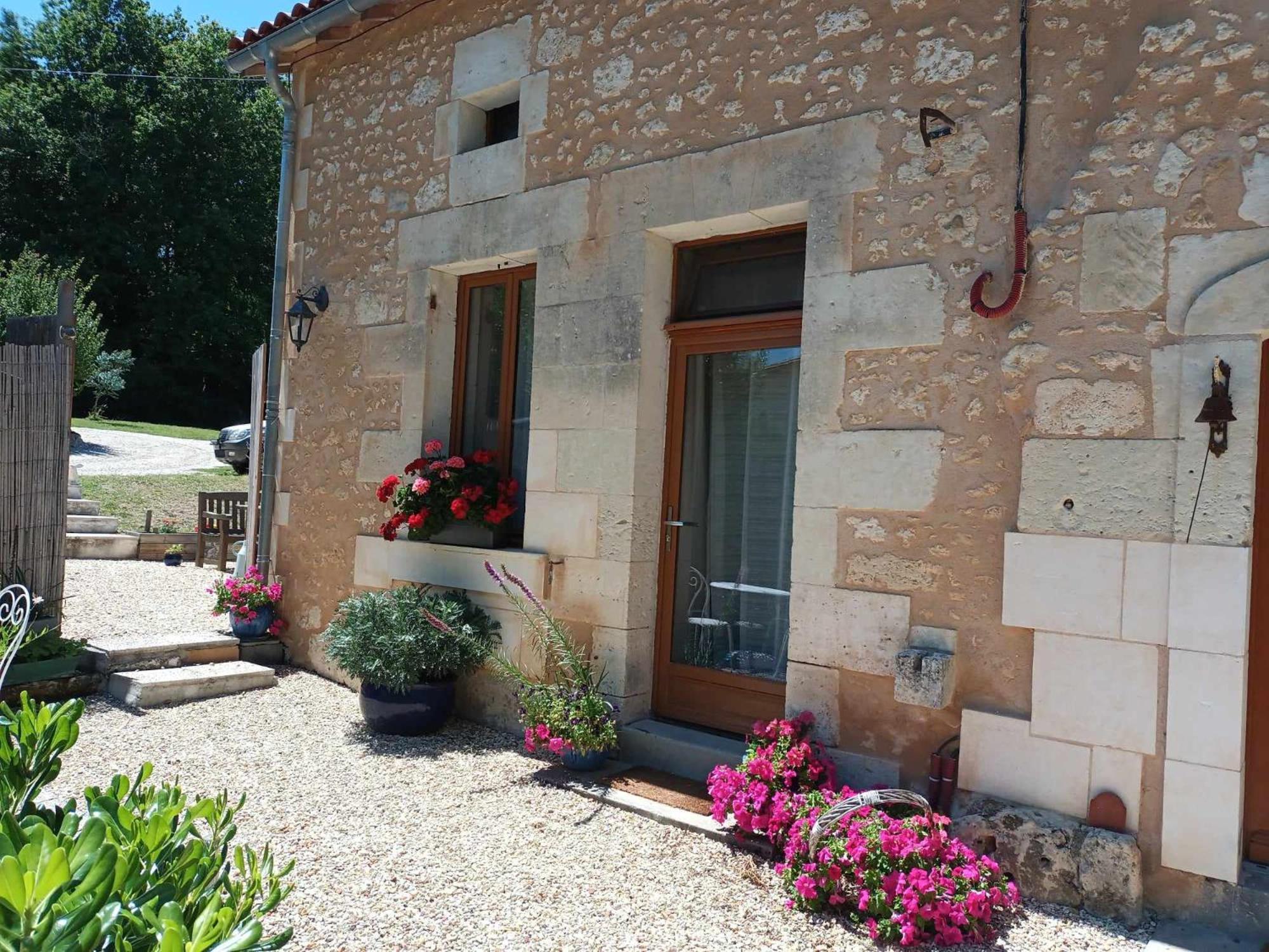 La Vieille Grange - Saint-Privat-Des-Pres Bed and Breakfast Exteriör bild